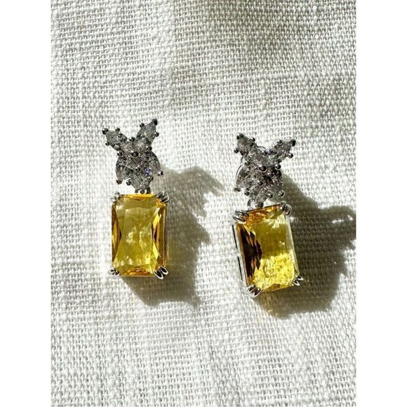 Victoria Canary radiant, cut dangle earrings - Picture 2 of 5